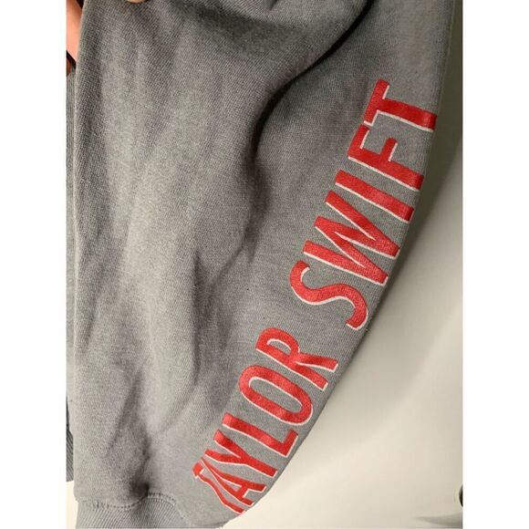 Taylor Swift Taylor's Version Red Album crew neck sweatshirt women's size small - Picture 5 of 5